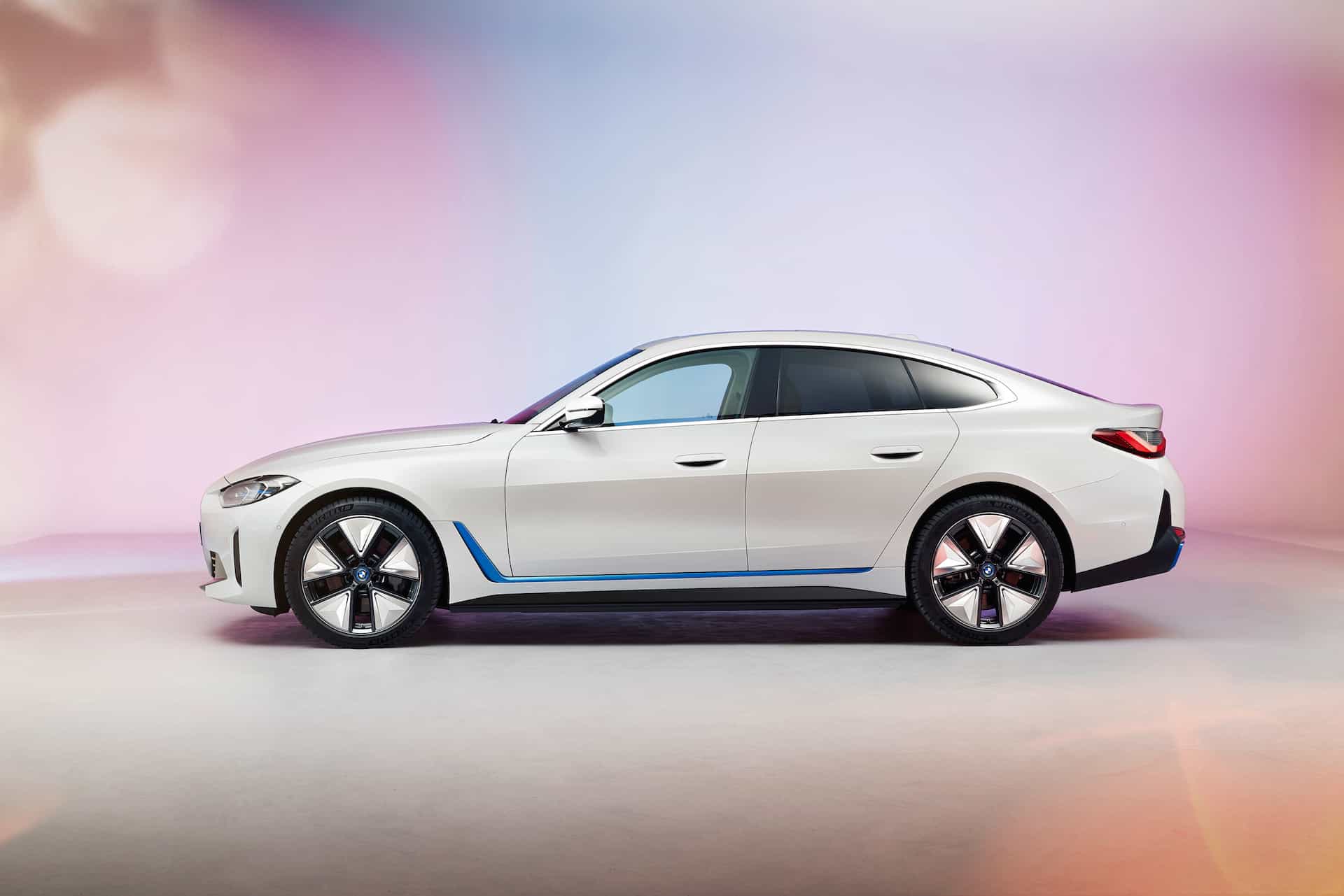 Nauji elektromobiliai 2022 - BMW i4